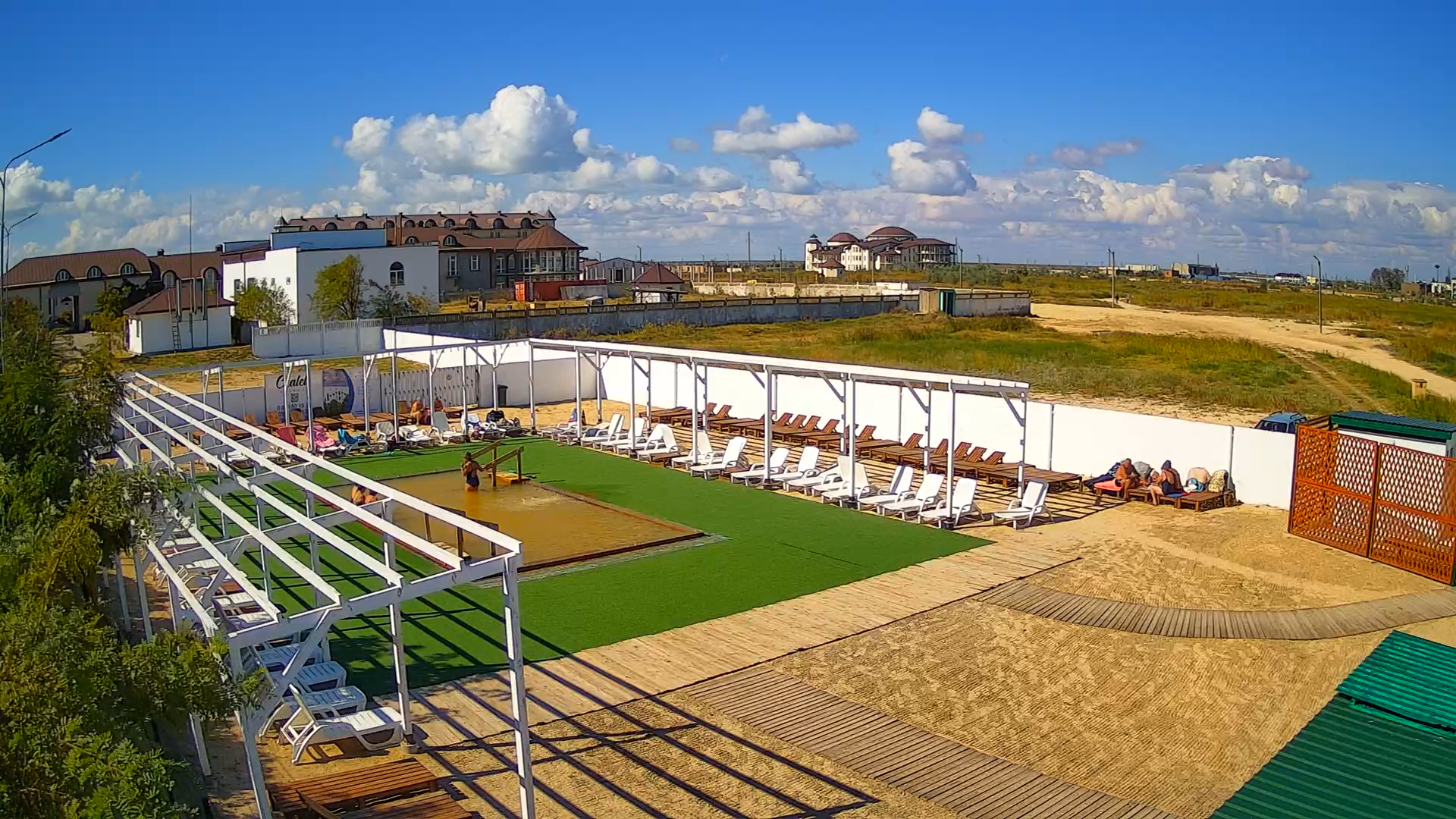 Тепла вода в будь-який сезон. Де на Азовському морі шукати цілорічні курорти для комфортного відпочинку